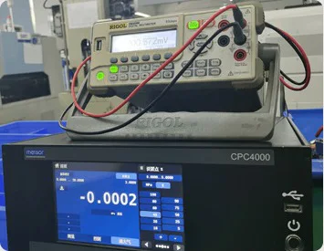 Transmitter kalibrasyonu sırasında kullanılan referans basınç ekipmanı